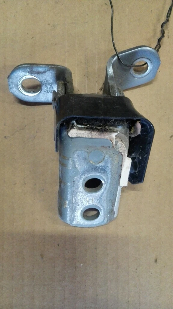 Панта врата предна лява горна Лексус ИС220