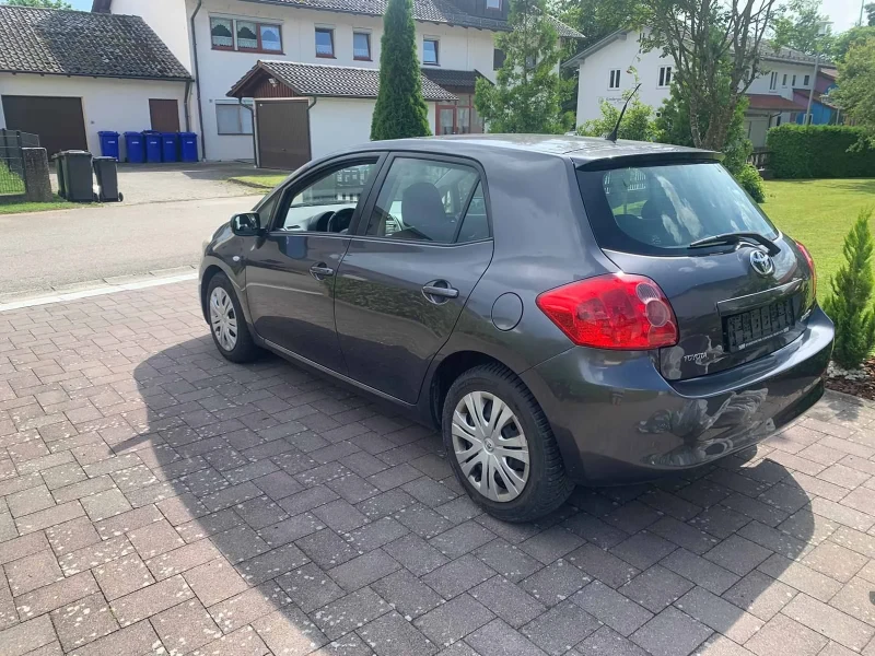 Toyota Auris 1.4 , снимка 8 - Автомобили и джипове - 47283409