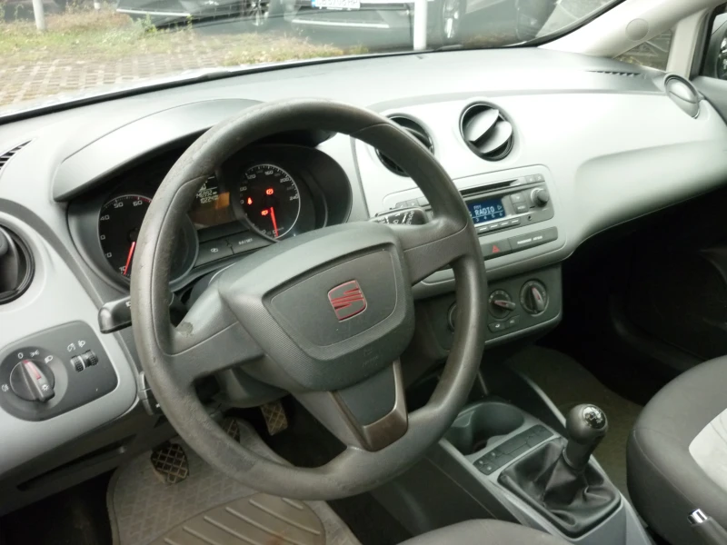 Seat Ibiza 1.2 MPI, снимка 8 - Автомобили и джипове - 48309440