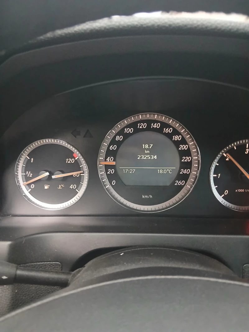 Mercedes-Benz C 200, снимка 9 - Автомобили и джипове - 52501619