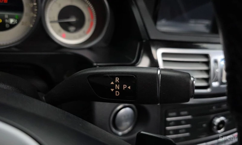 Mercedes-Benz E 220, снимка 9 - Автомобили и джипове - 53511681