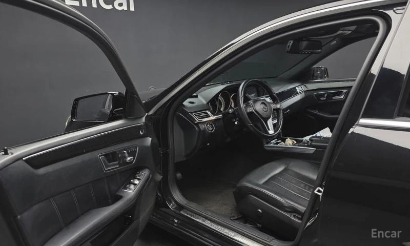 Mercedes-Benz E 220, снимка 10 - Автомобили и джипове - 53511681