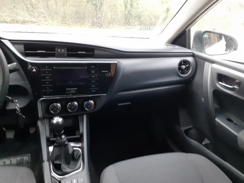 Toyota Corolla, снимка 13 - Автомобили и джипове - 53510586