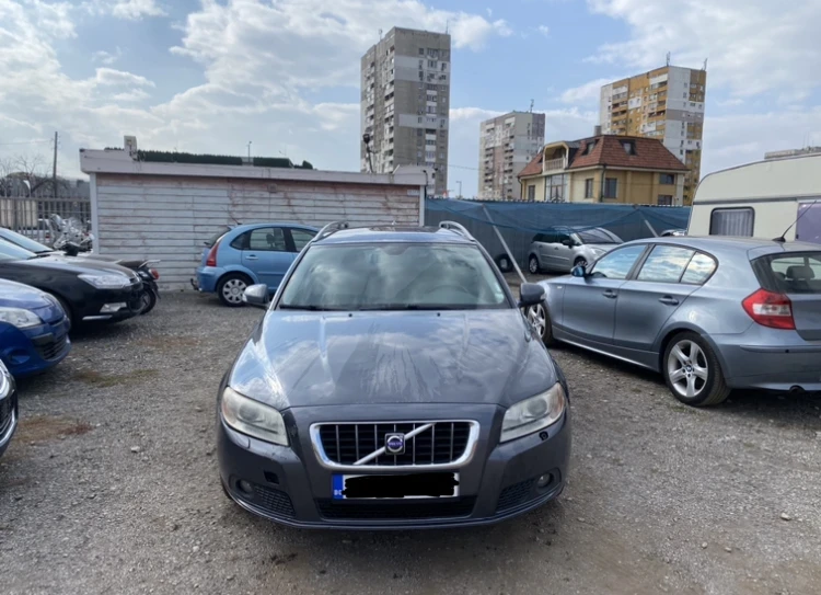 Volvo V70 2, 4 D5, снимка 1 - Автомобили и джипове - 47877372