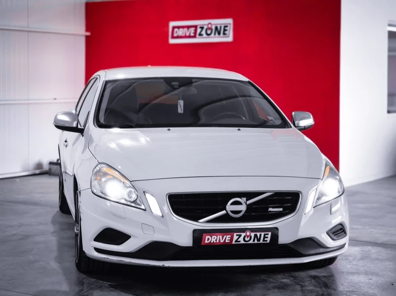 Volvo V60 2.0 D4 R Design Перфектна - 13100 лв. / 6697.92 € - 22948495 1