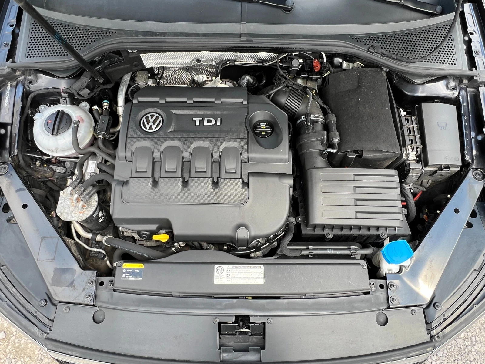 VW Passat 2.0TDI HIGH-LINE/АВТОМАТИК/Навигация/Кожа/LED/PDC/ - изображение 9