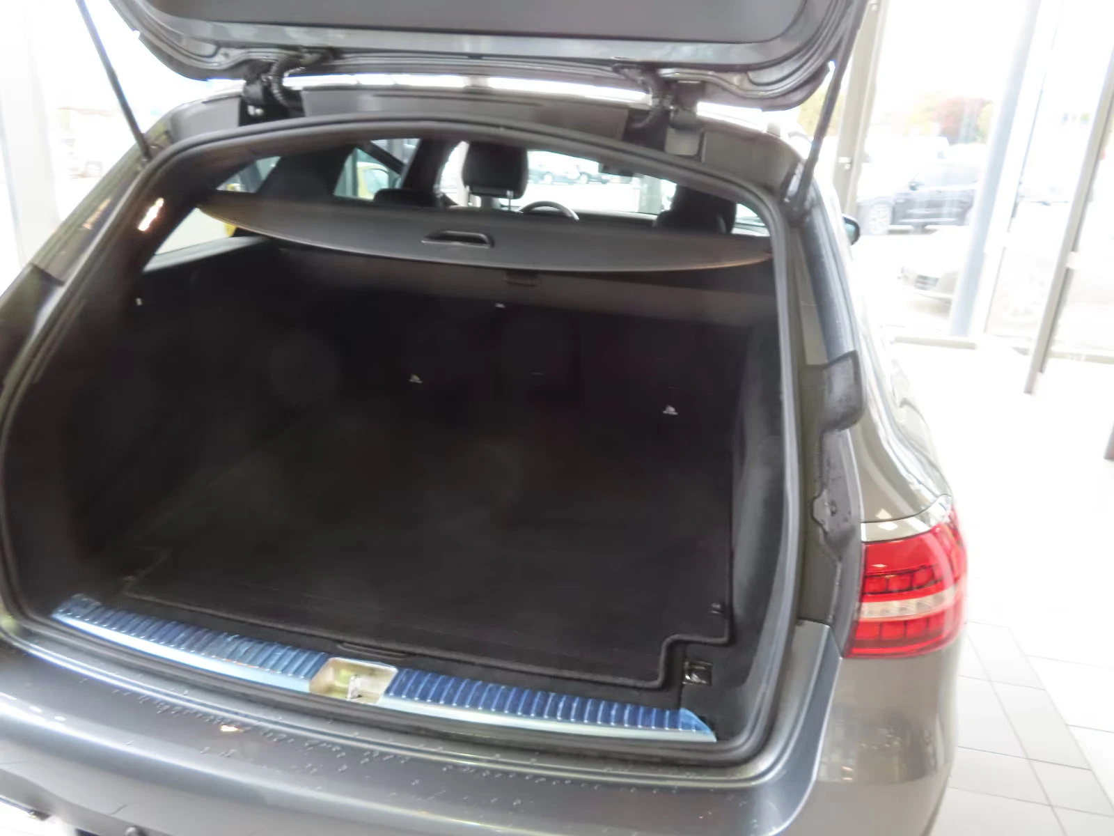 Mercedes-Benz E 220 d/AMG/200HP/AIRB.PACK/BURM/MEMO/LED/MASSAGE/782f - изображение 5