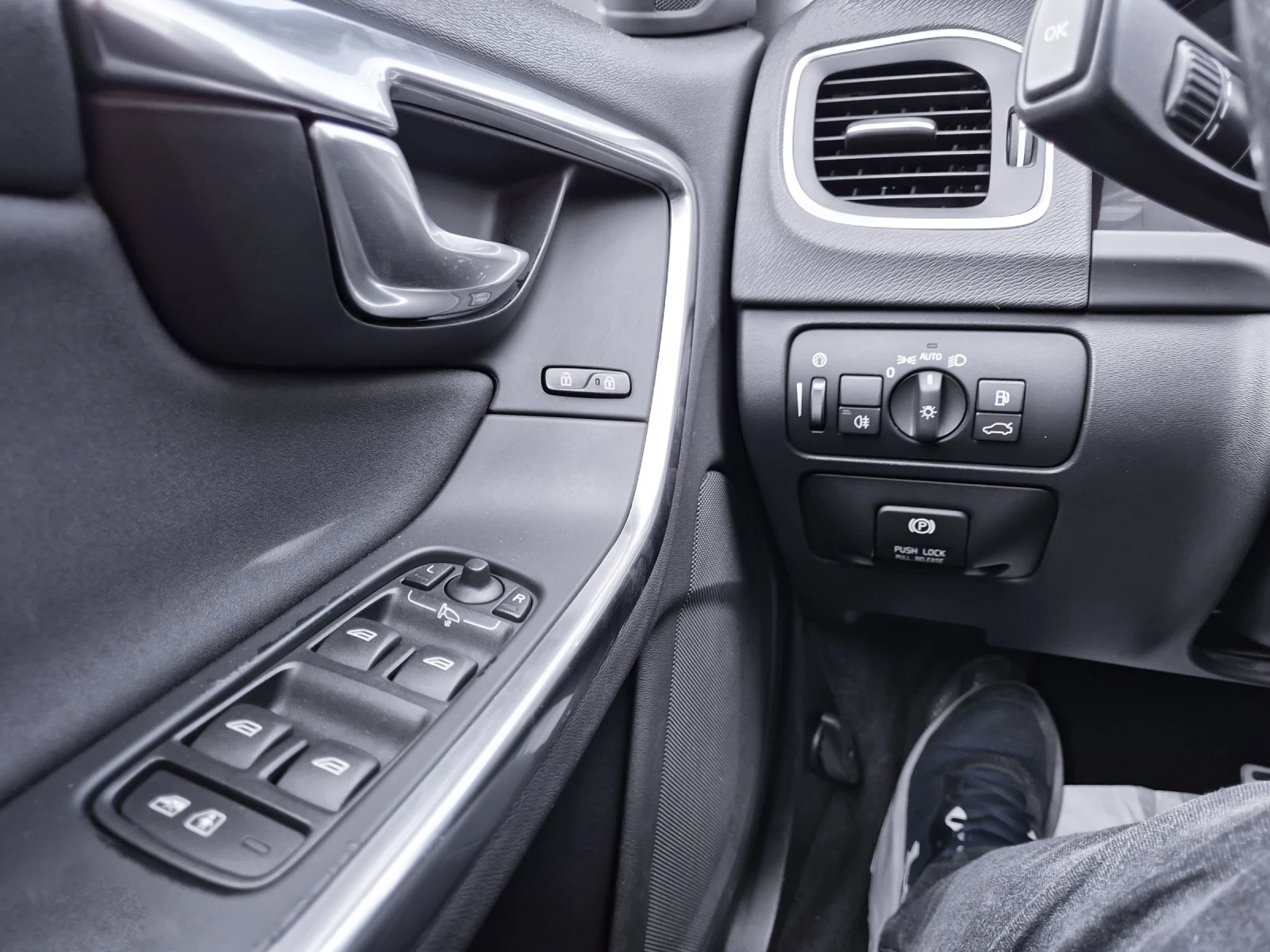 Volvo V60 2.0 D4 R Design Перфектна - изображение 7