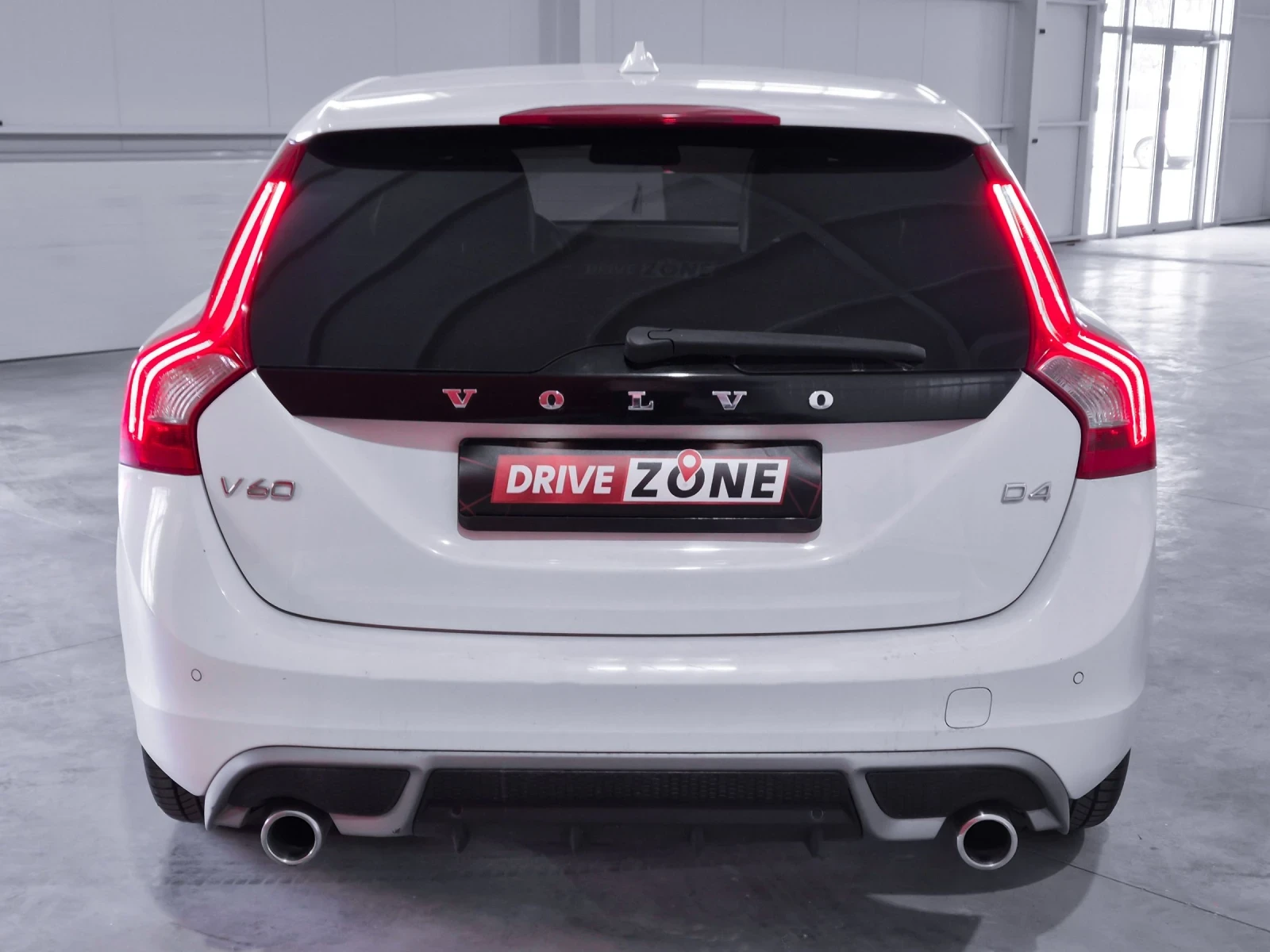 Volvo V60 2.0 D4 R Design Перфектна - изображение 3