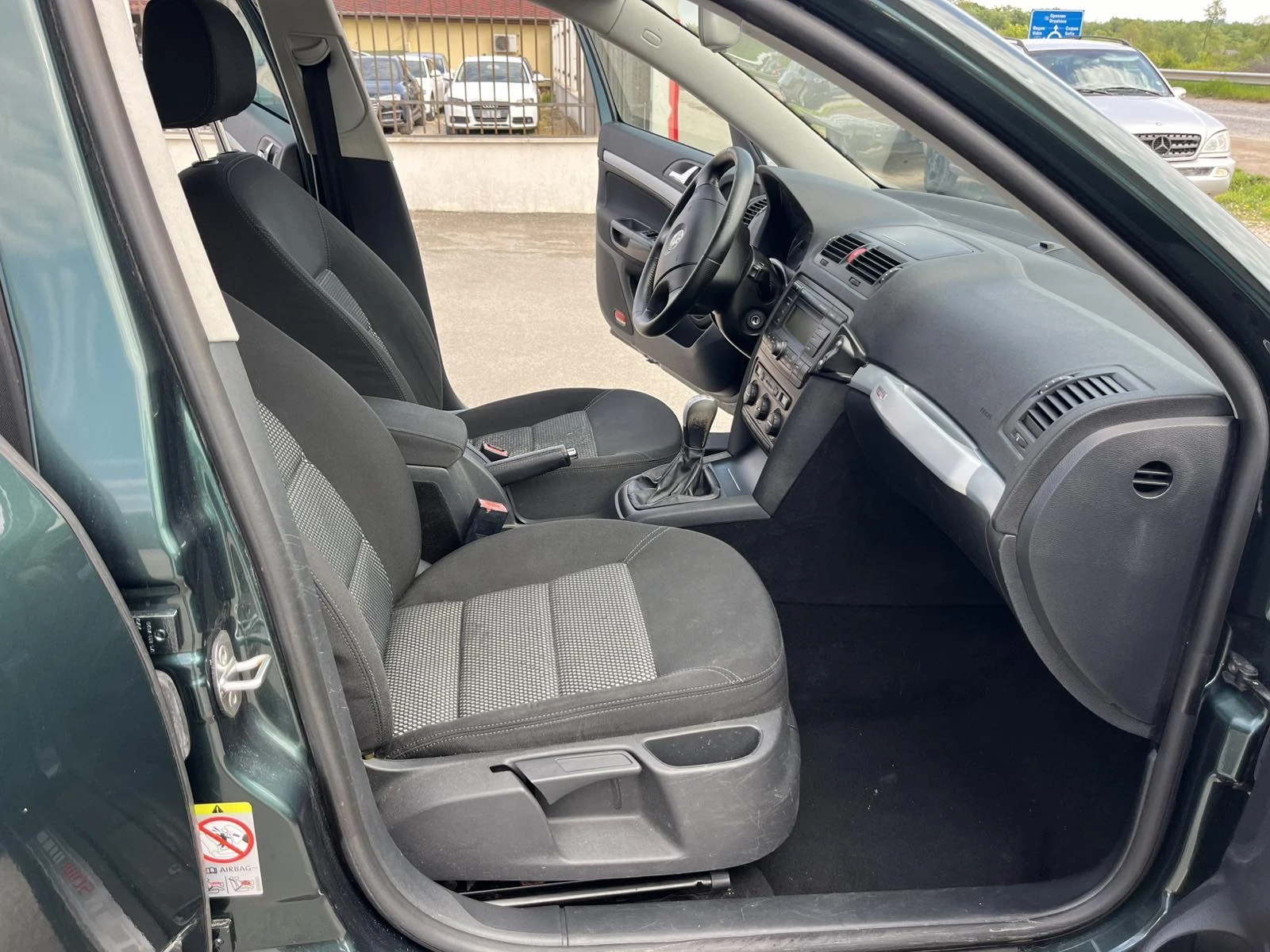 Skoda Octavia SCOUT 2.0TDI 140кс 4Х4 6 СКОРОСТИ КЛИМАТРОНИК , снимка 8 - Автомобили и джипове - 53392735