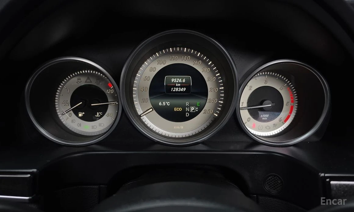 Mercedes-Benz E 220  - изображение 8