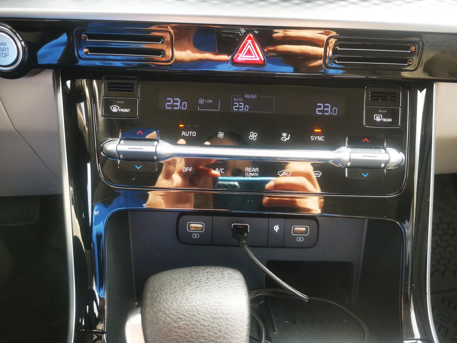 Kia Carnival 7+ 1 места , снимка 10 - Автомобили и джипове - 53692697