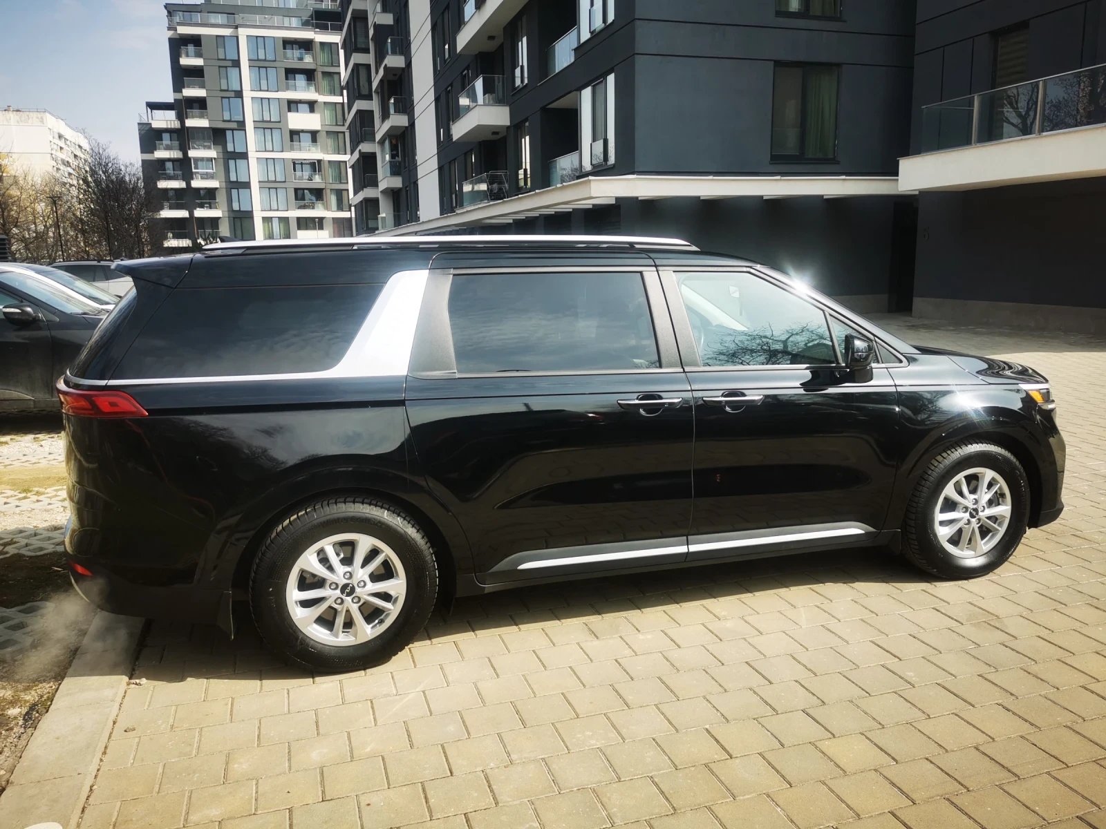 Kia Carnival 7+ 1 места , снимка 2 - Автомобили и джипове - 53692697