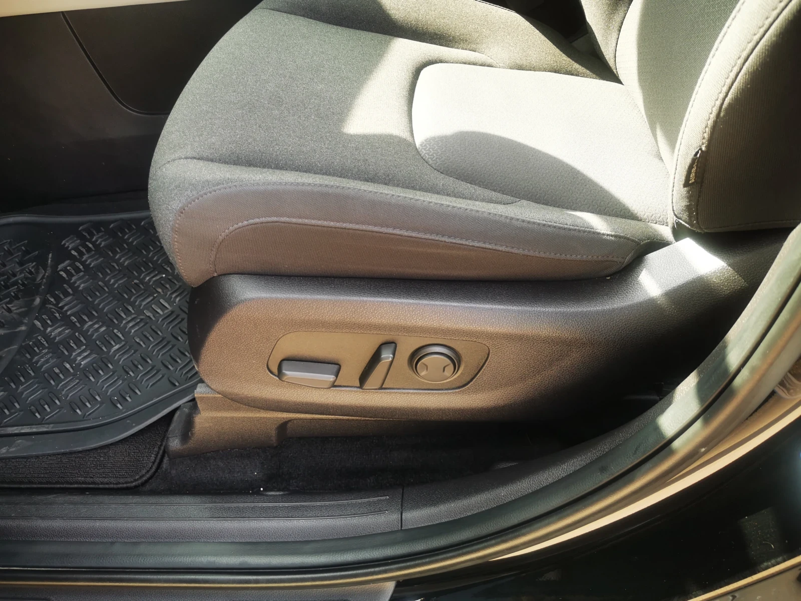 Kia Carnival 7+ 1 места , снимка 14 - Автомобили и джипове - 53692697