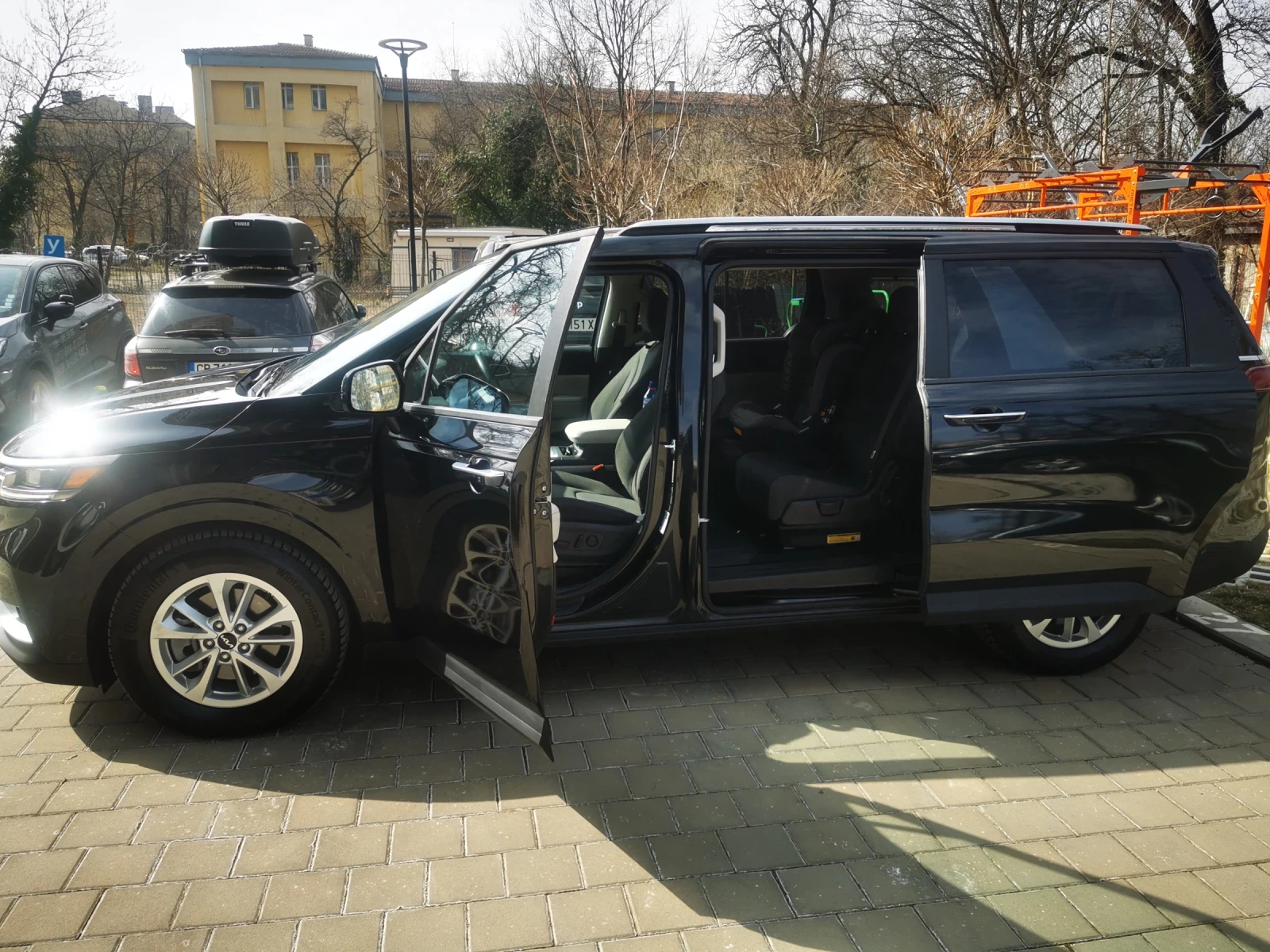 Kia Carnival 7+ 1 места , снимка 3 - Автомобили и джипове - 53692697