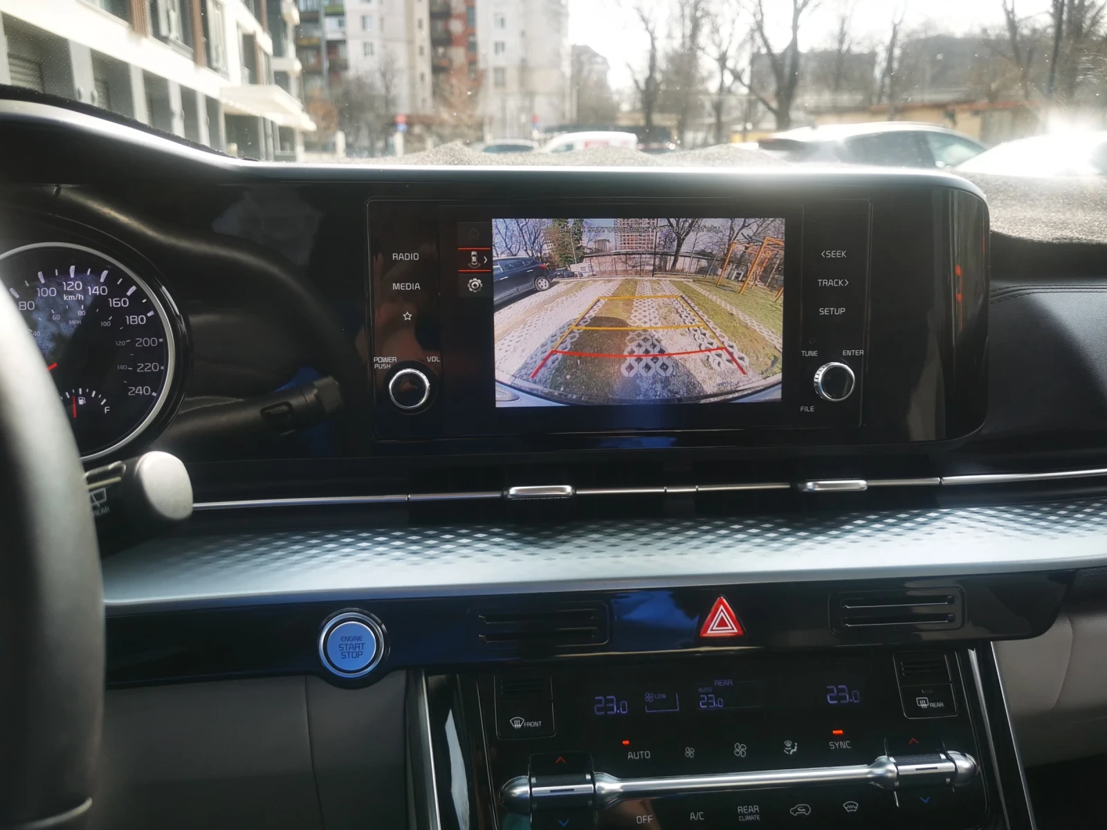 Kia Carnival 7+ 1 места , снимка 8 - Автомобили и джипове - 53692697