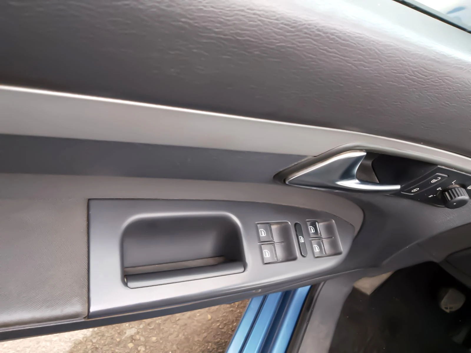 VW Touran 1.6 Навигация, снимка 13 - Автомобили и джипове - 53709694