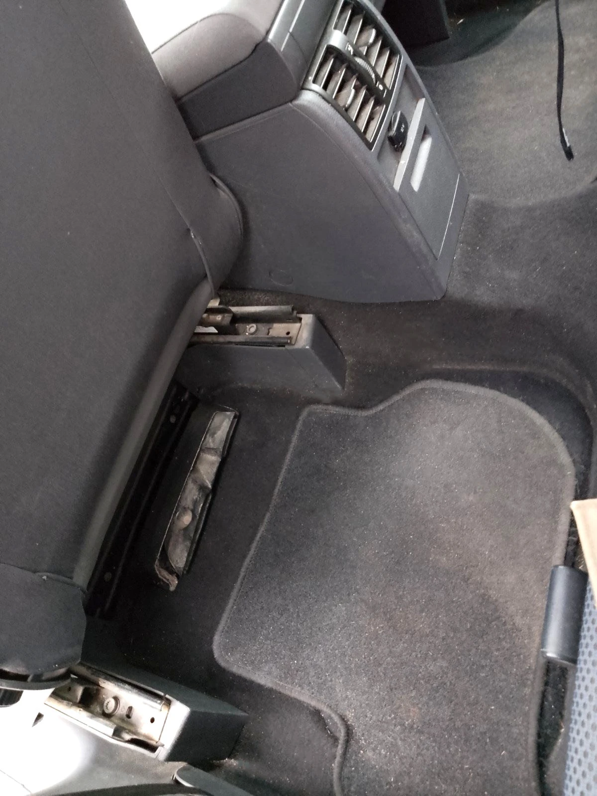 VW Touran 1.6 Навигация, снимка 15 - Автомобили и джипове - 53709694