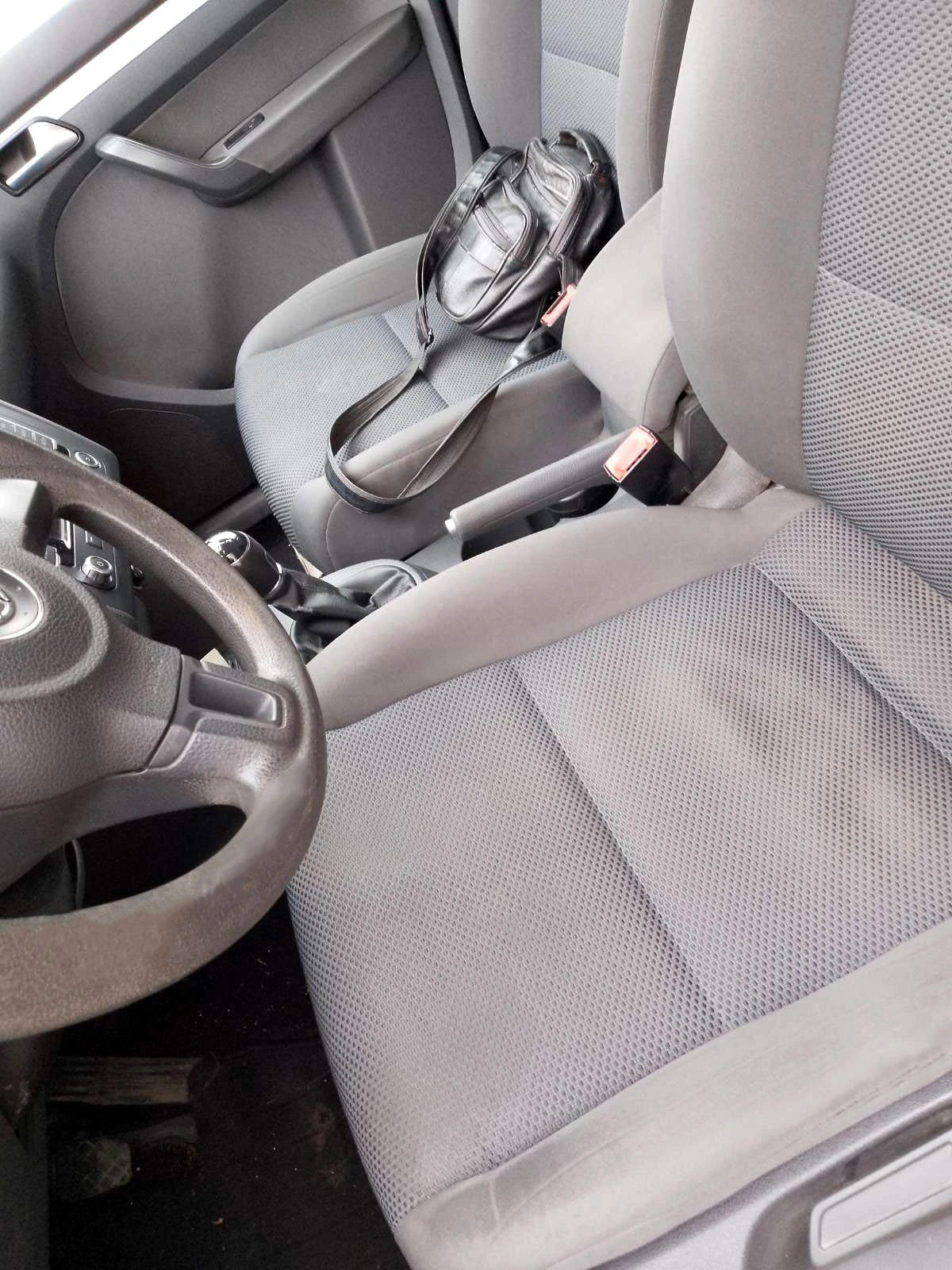 VW Touran 1.6 Навигация, снимка 11 - Автомобили и джипове - 53709694