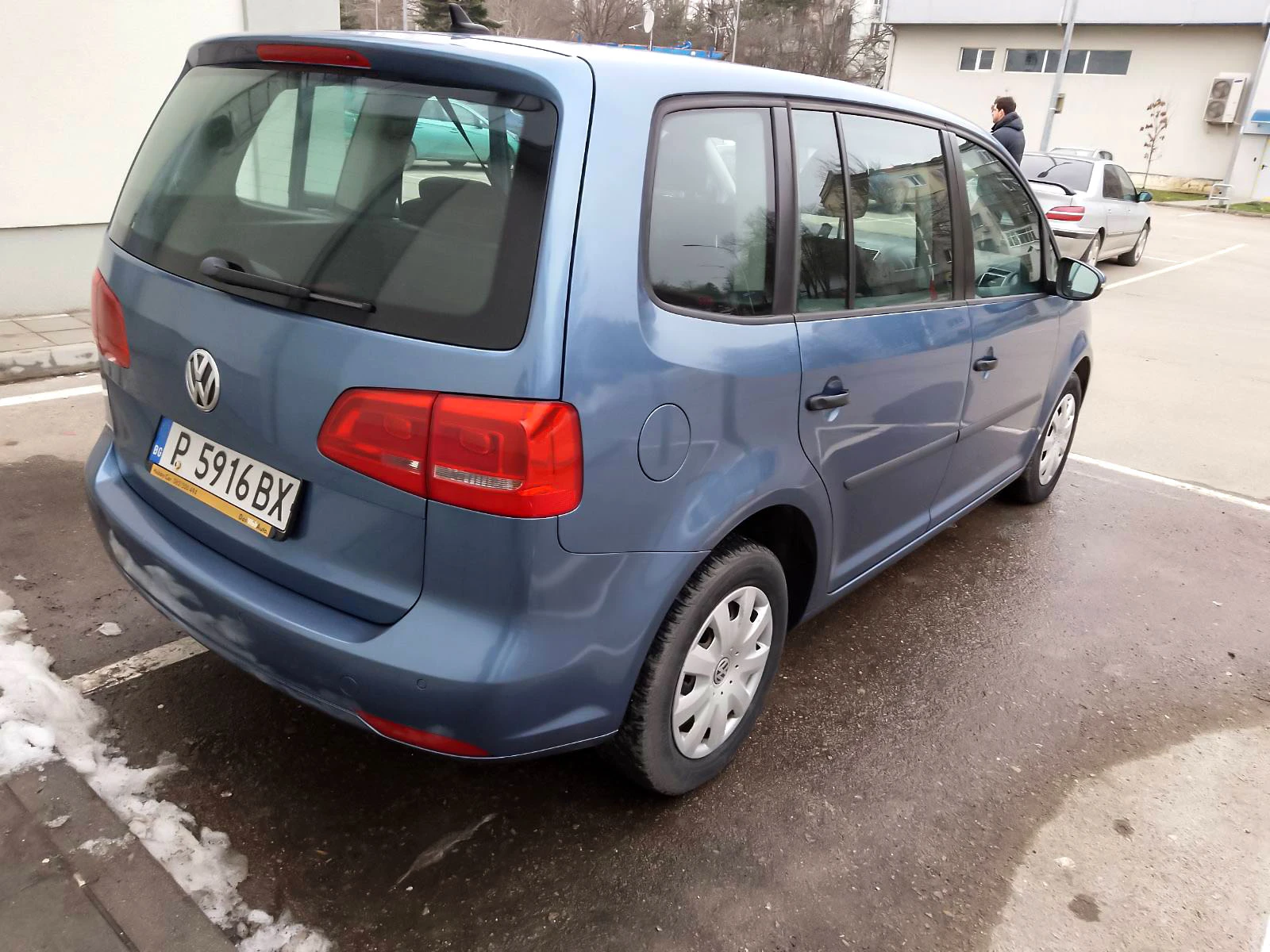 VW Touran 1.6 Навигация, снимка 6 - Автомобили и джипове - 53709694