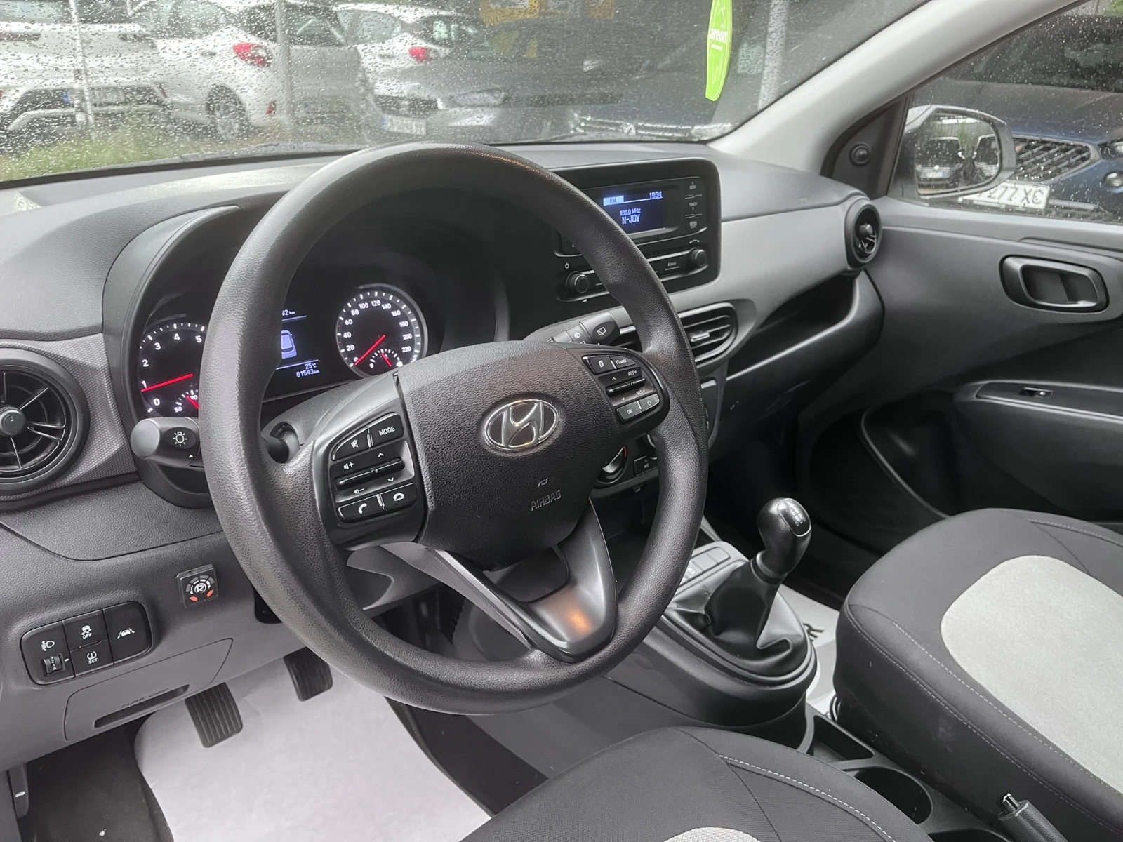 Hyundai I10 1.0 MPI + ��� 8 ���� ������� | Mobile.bg � ����������� 9
