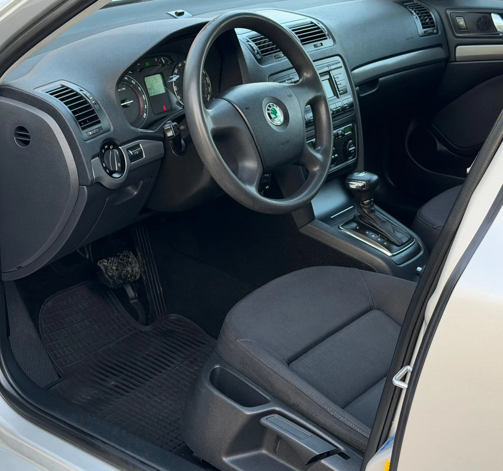 Skoda Octavia 1.9TDI 105hp * DSG* , снимка 9 - Автомобили и джипове - 55283532
