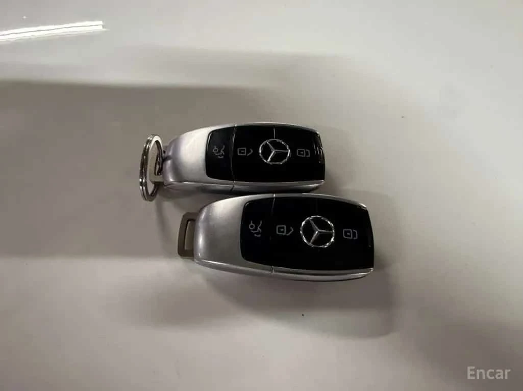Mercedes-Benz E 220 E220d Avantgarde  CARFAX, снимка 9 - Автомобили и джипове - 55484862