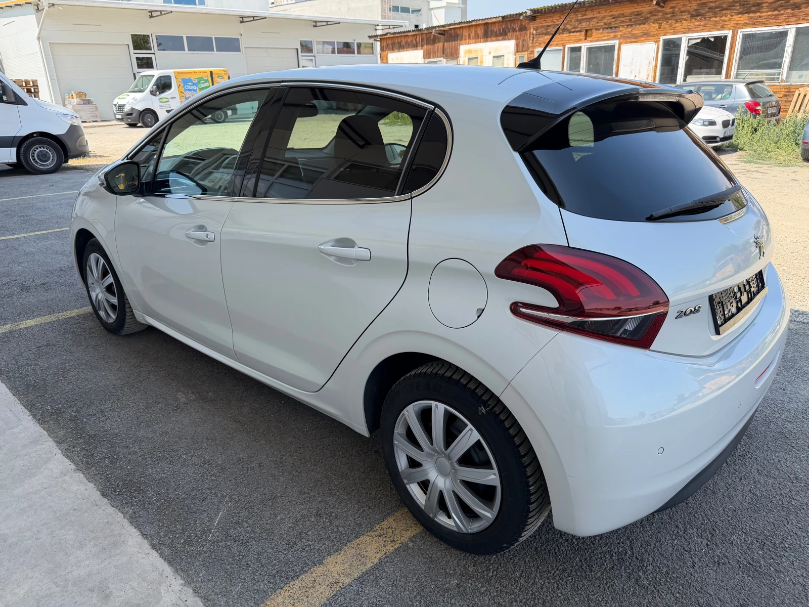 Peugeot 208 1.2i 110k.c EURO 6, снимка 4 - Автомобили и джипове - 55828867