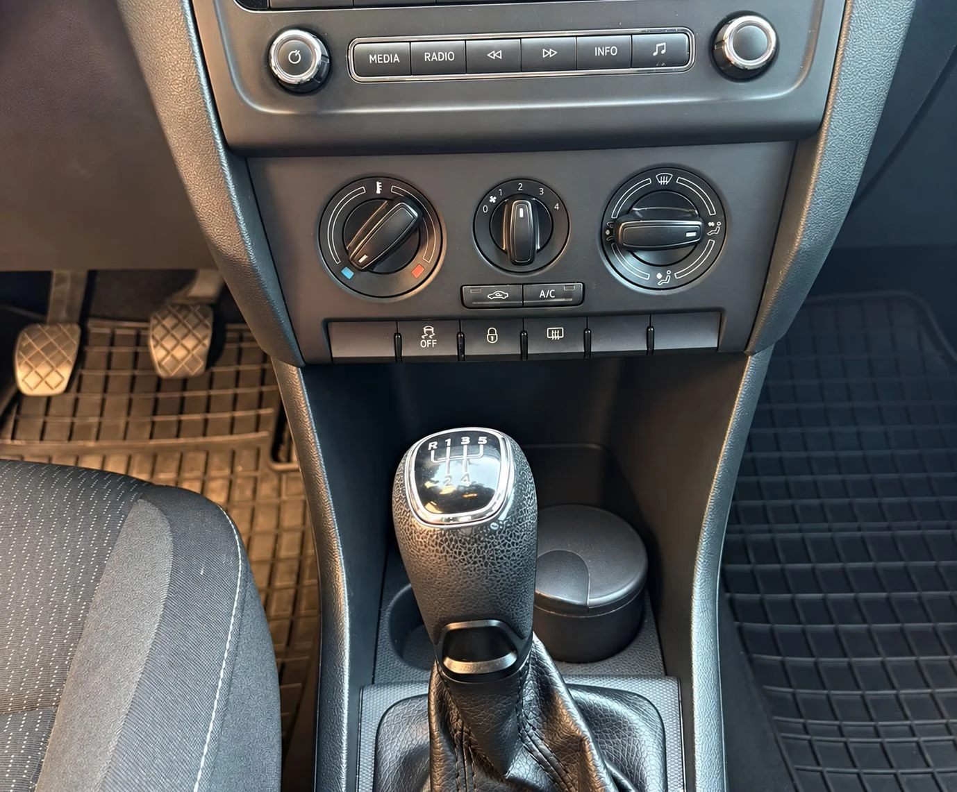 Skoda Rapid 1.6 TDI | Mobile.bg � ����������� 5