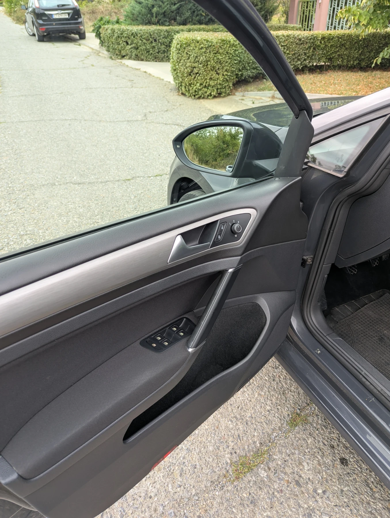 VW Golf Comfortline 1.6 TDI , снимка 12 - Автомобили и джипове - 56235305