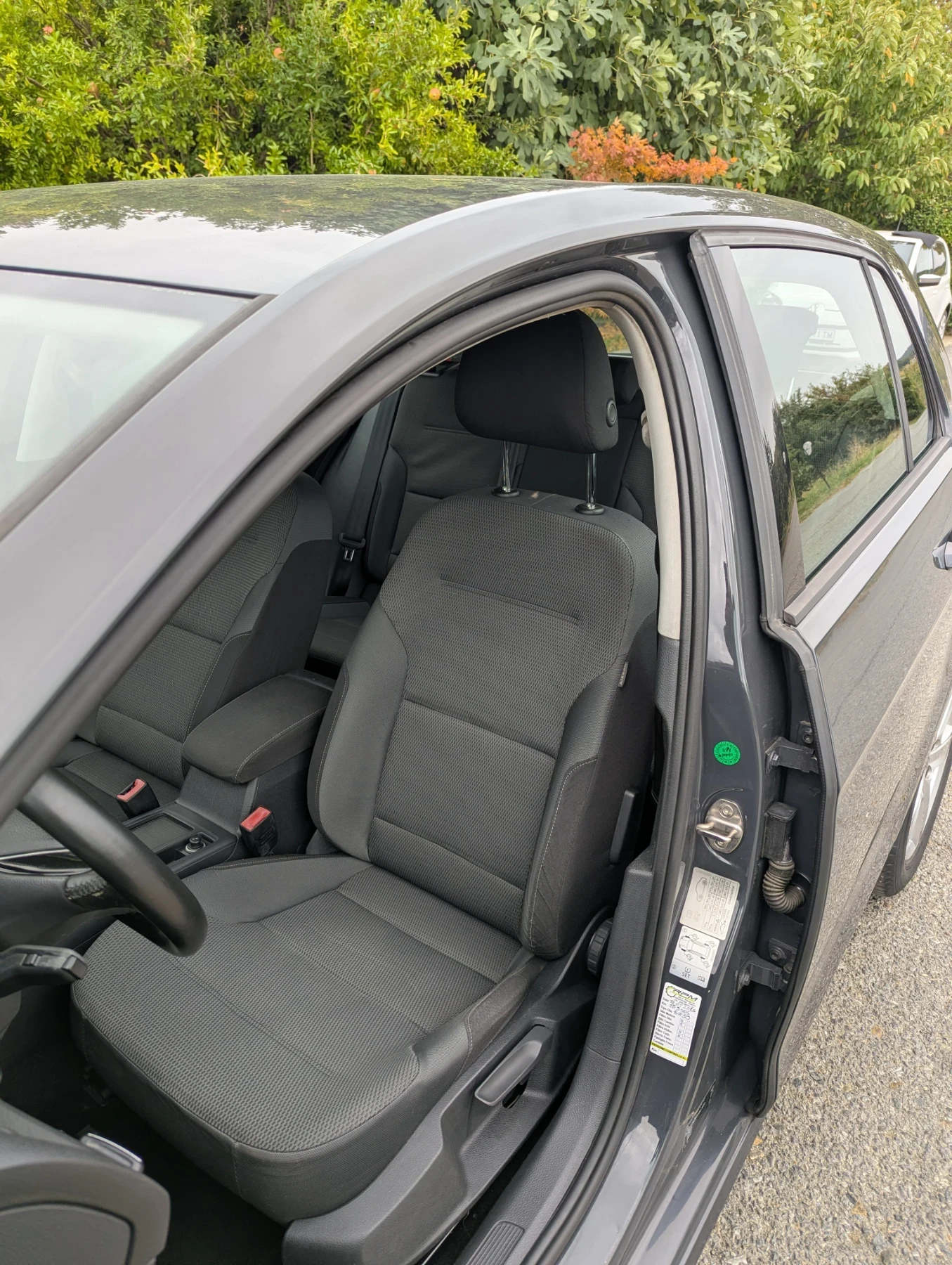 VW Golf Comfortline 1.6 TDI , снимка 9 - Автомобили и джипове - 56235305