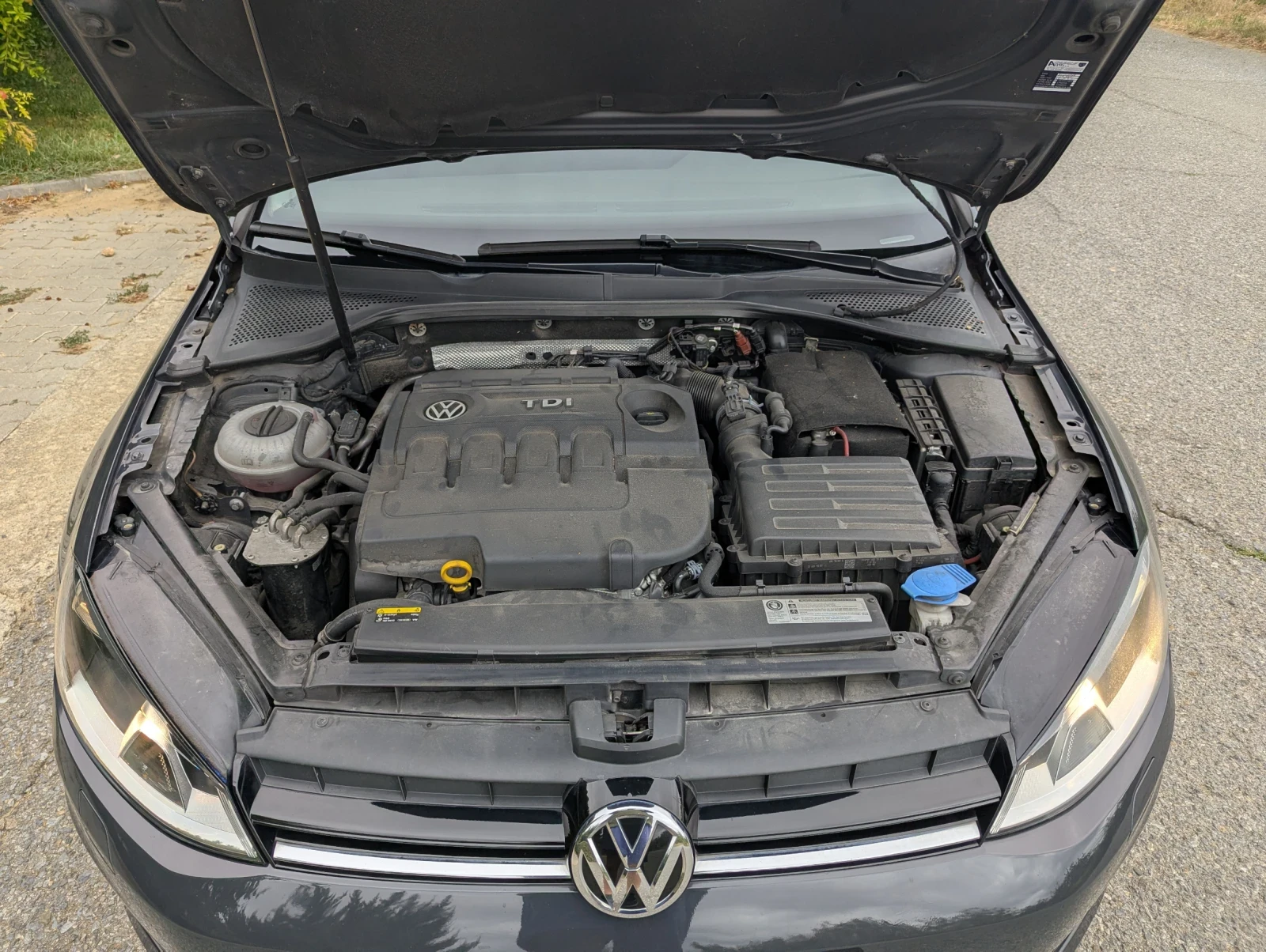 VW Golf Comfortline 1.6 TDI , снимка 15 - Автомобили и джипове - 56235305