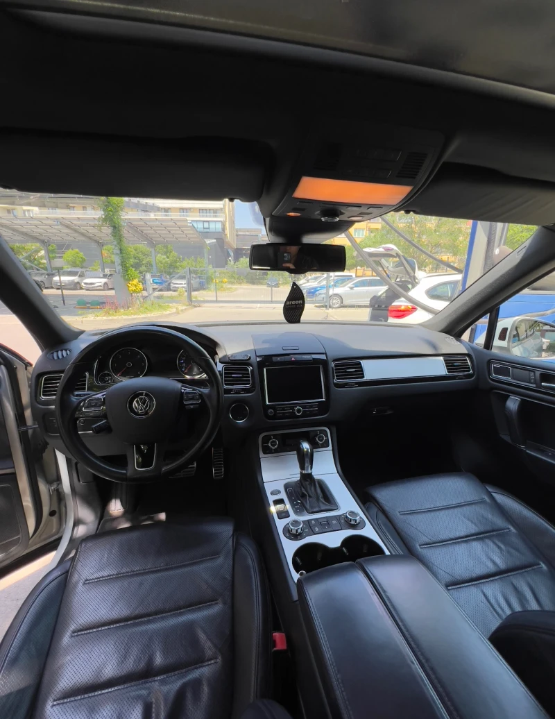 VW Touareg 3.0D 245KC * Exclusive* Full, снимка 6 - Автомобили и джипове - 52350635