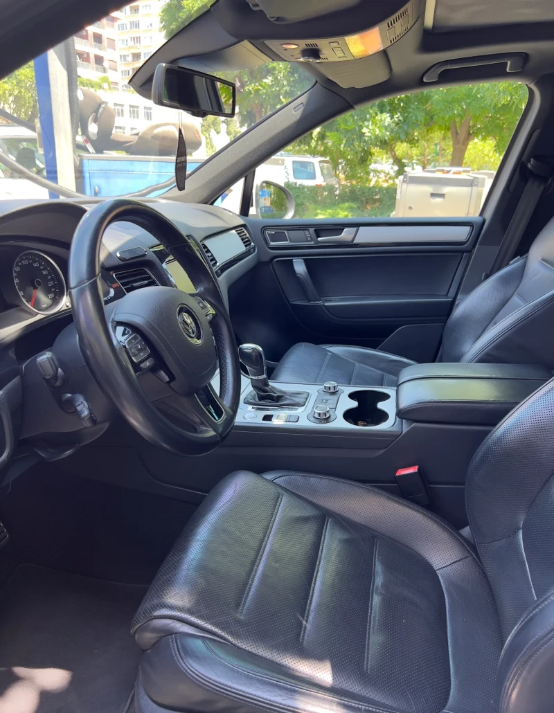 VW Touareg 3.0D 245KC * Exclusive* Full, снимка 5 - Автомобили и джипове - 52350635