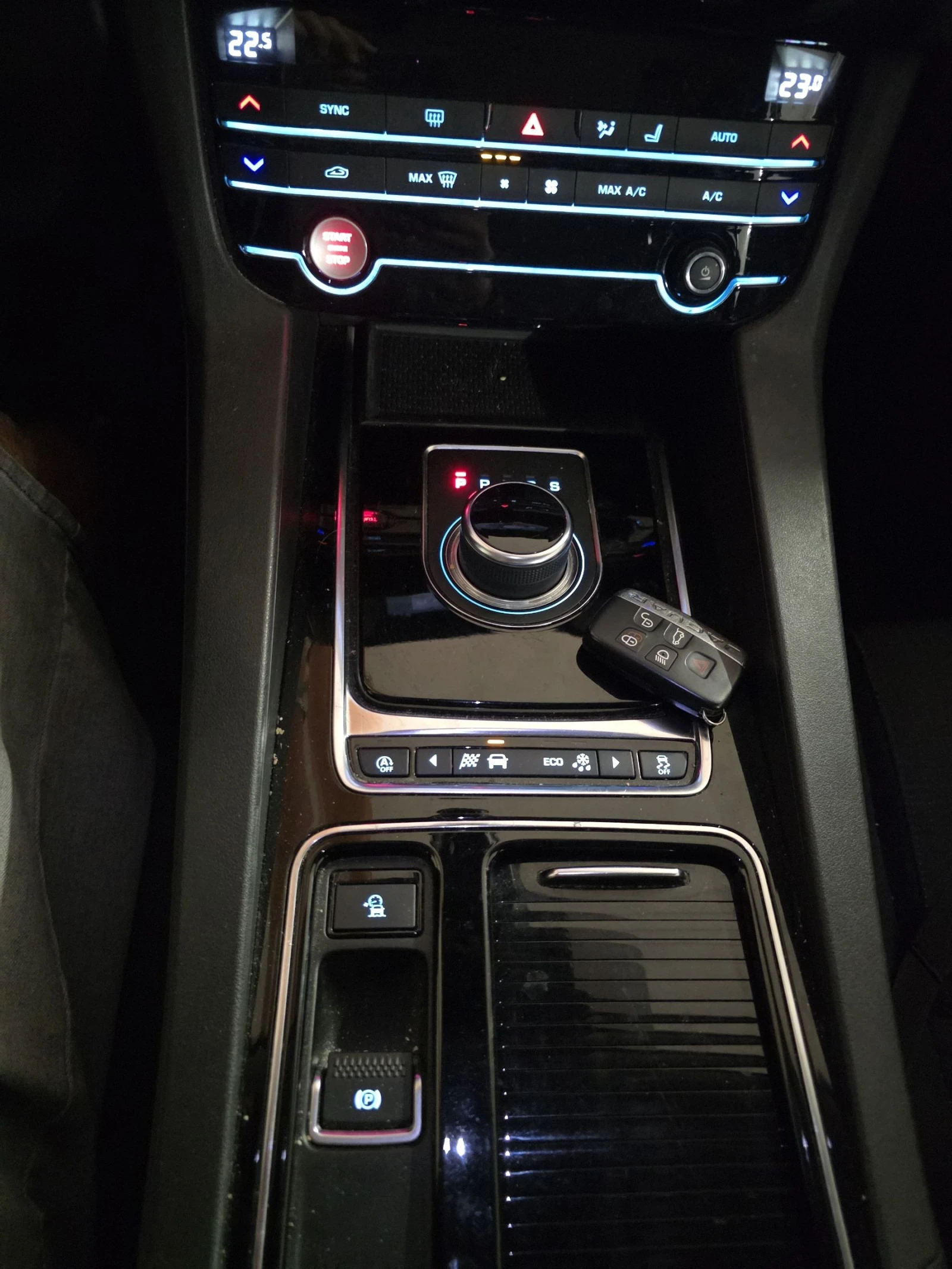 Jaguar F-PACE  - изображение 9