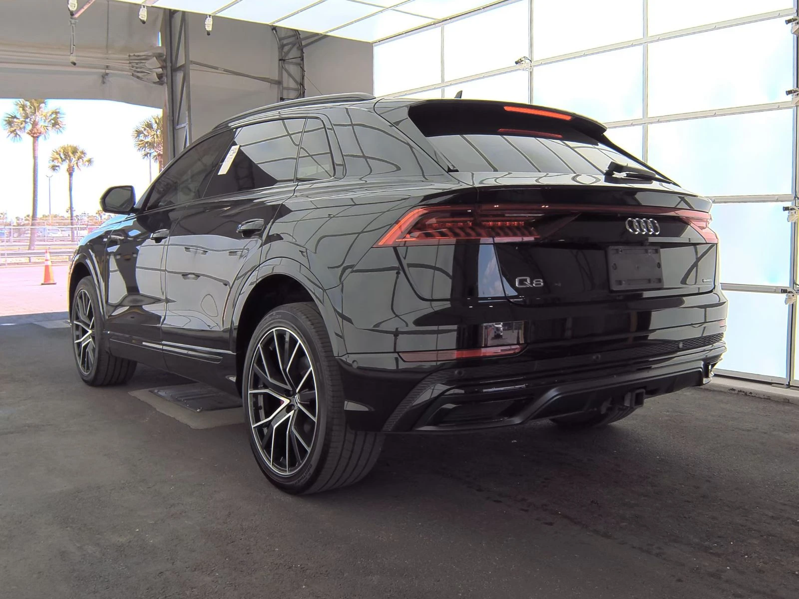 Audi Q8 Black Optic* S-Line* Обдух* Bang&Olufsen 3D*  - изображение 6