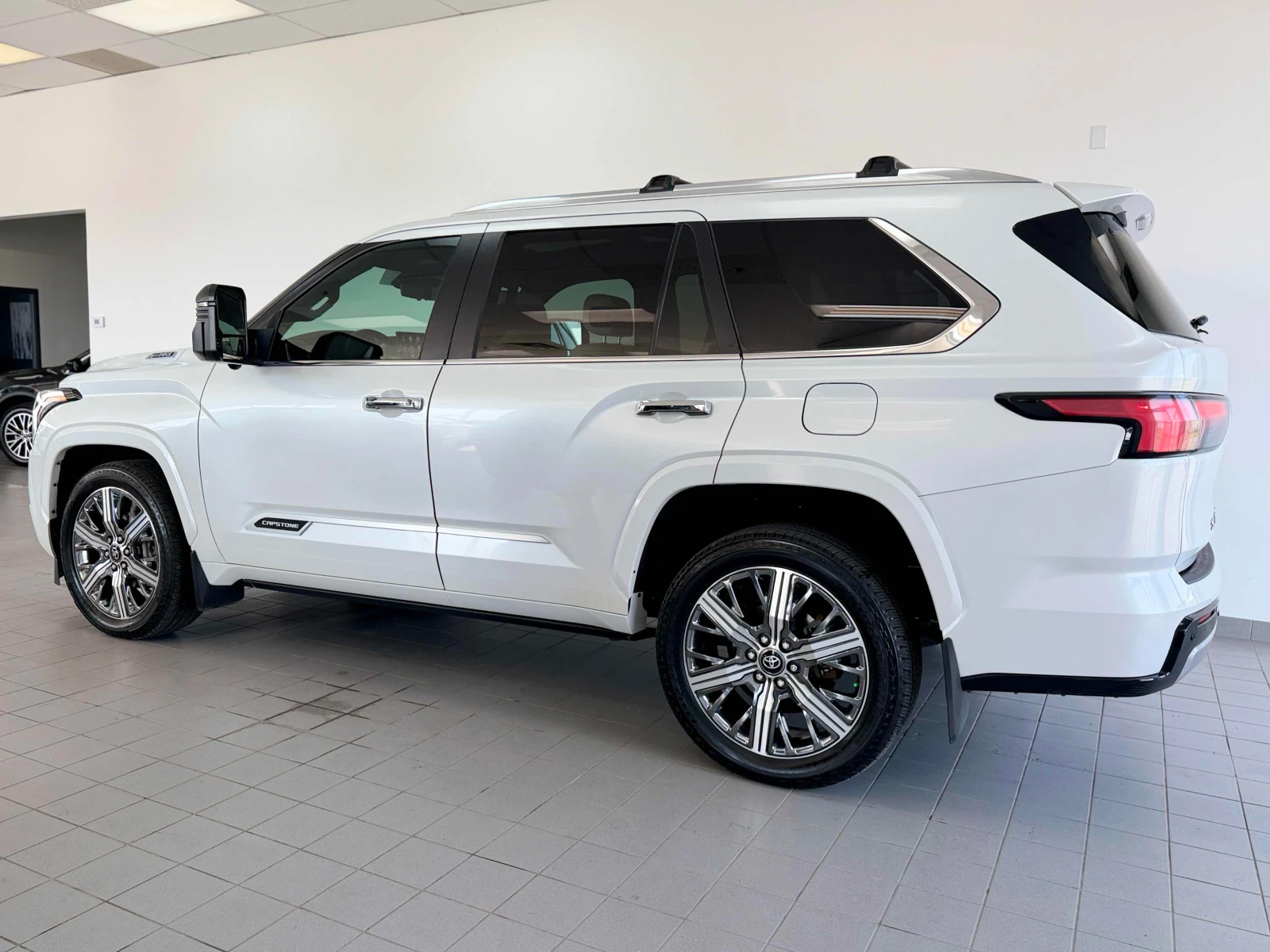 Toyota Sequoia PLATINUM* 4WD* 3.4, снимка 2 - Автомобили и джипове - 55273071
