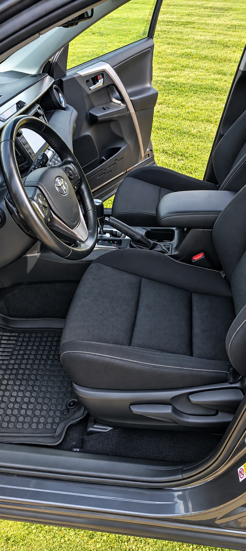 Toyota Rav4 2019, снимка 9 - Автомобили и джипове - 56331344