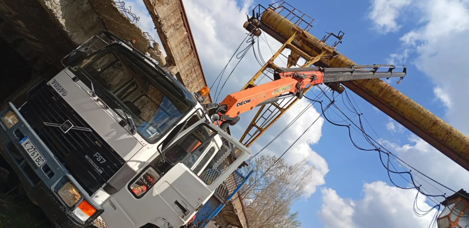 Volvo Fs 7 САМОСВАЛ с КРАН - изображение 3