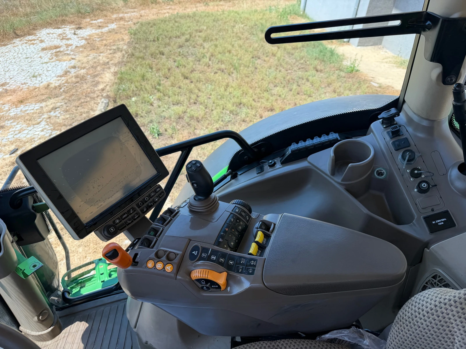Трактор John Deere 6215R ЛИЗИНГ, снимка 15 - Селскостопанска техника - 54195036