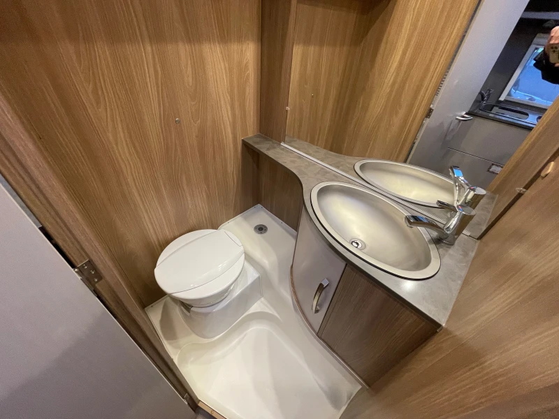 Каравана Burstner PREMIO PLUS 510 TK, снимка 13 - Каравани и кемпери - 52315823