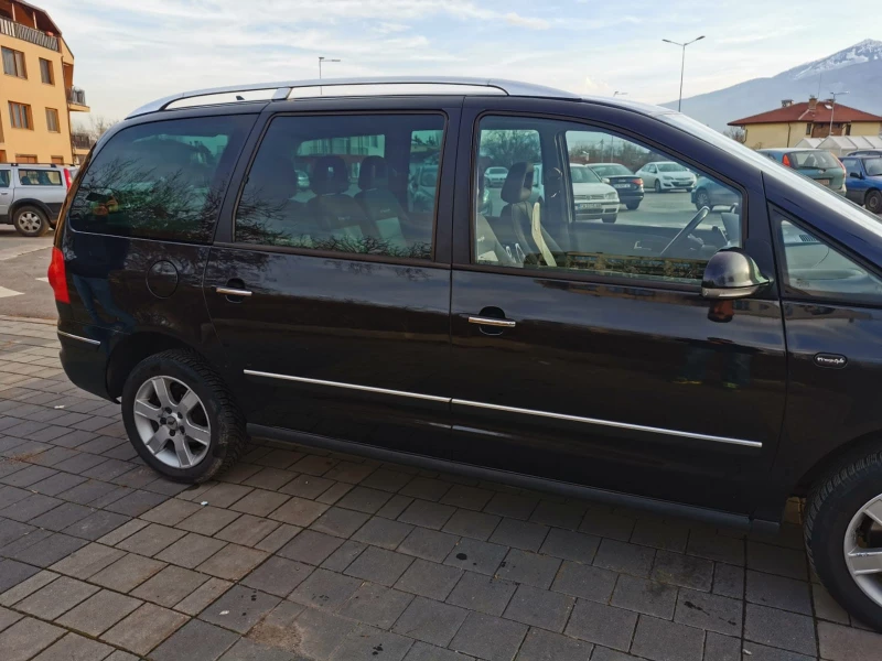 VW Sharan 2.0 TDI, снимка 5 - Автомобили и джипове - 48299554