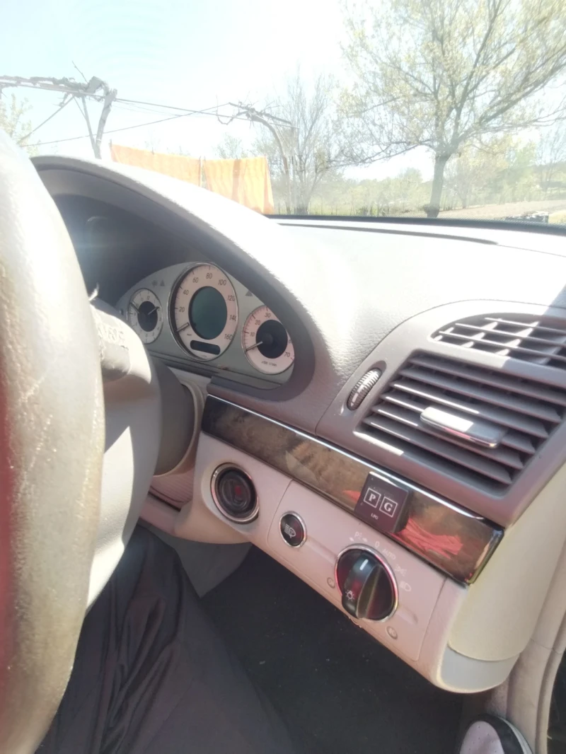 Mercedes-Benz E 320, снимка 12 - Автомобили и джипове - 52471872