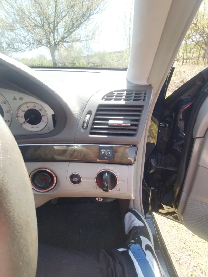 Mercedes-Benz E 320, снимка 9 - Автомобили и джипове - 52471872