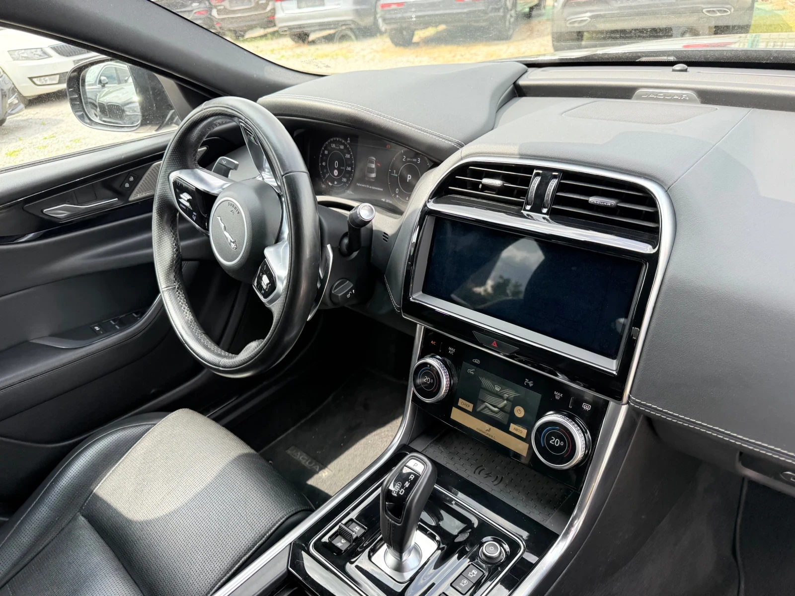 Jaguar XE 2.0d 204ps 4х4 Face R-Dynamic Black 07.2021г. - изображение 8