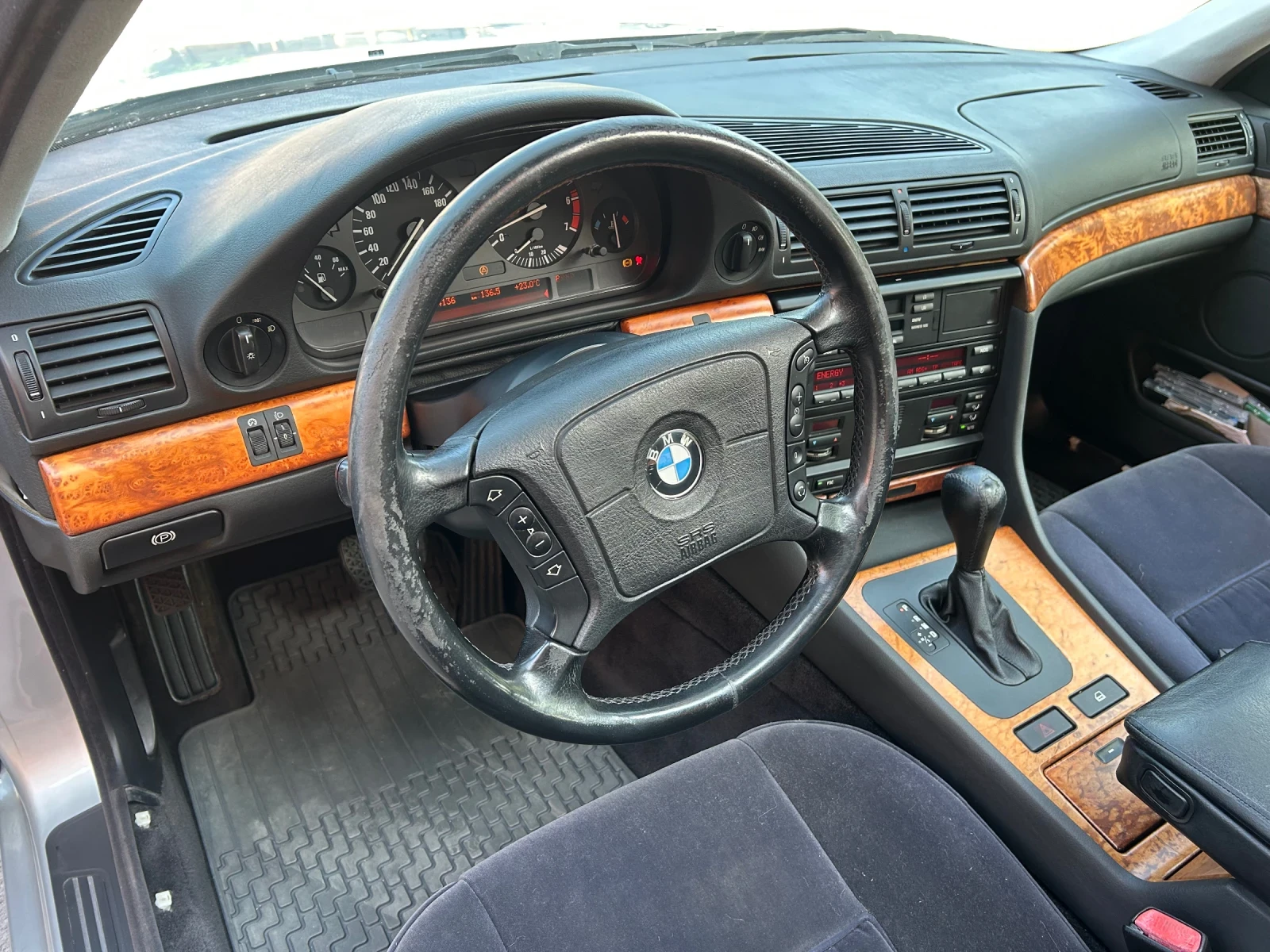 BMW 735  - изображение 6