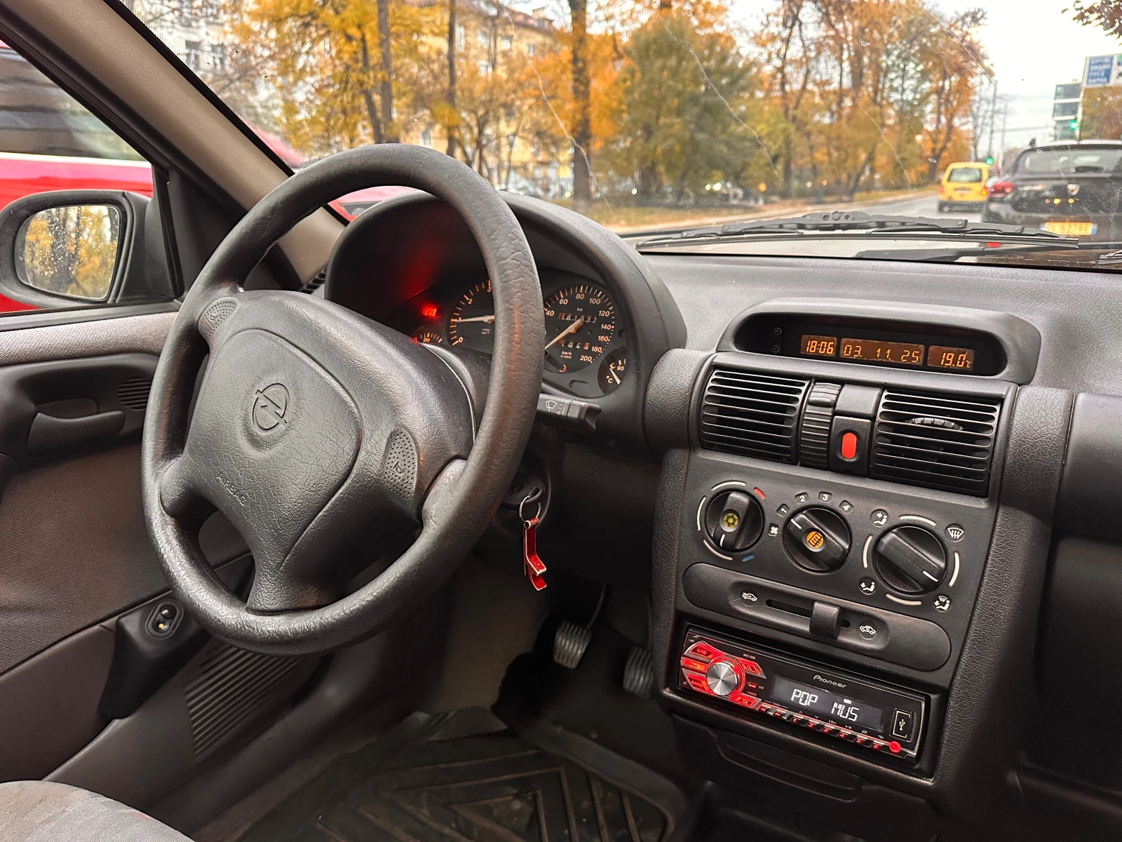 Opel Corsa 1.4 i | Mobile.bg   9