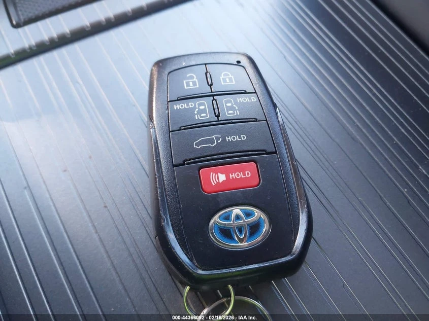 Toyota Sienna 2.5L I-4 DI, DOHC, VVT, 245HP Front Wheel Drive | Mobile.bg � ����������� 11