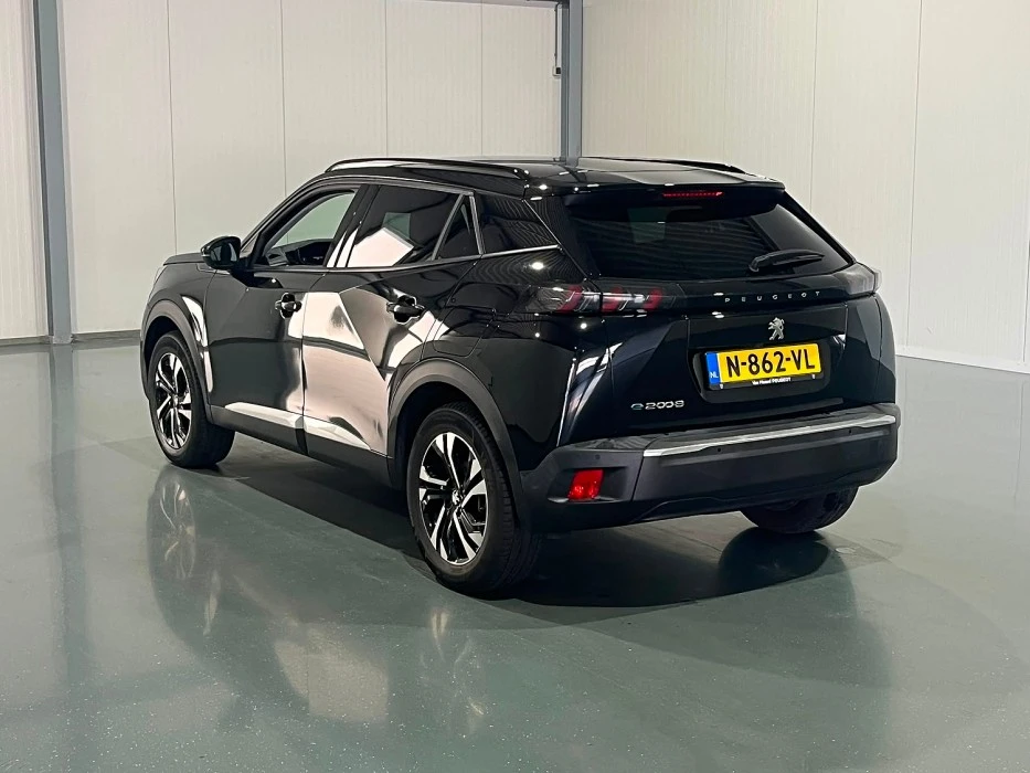 Peugeot 2008 Electric ALLURE 50KW 90% SOH, снимка 4 - Автомобили и джипове - 55722180