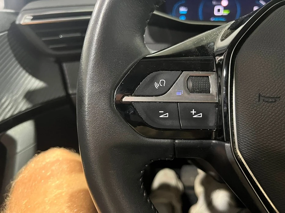 Peugeot 2008 Electric ALLURE 50KW 90% SOH, снимка 10 - Автомобили и джипове - 55722180